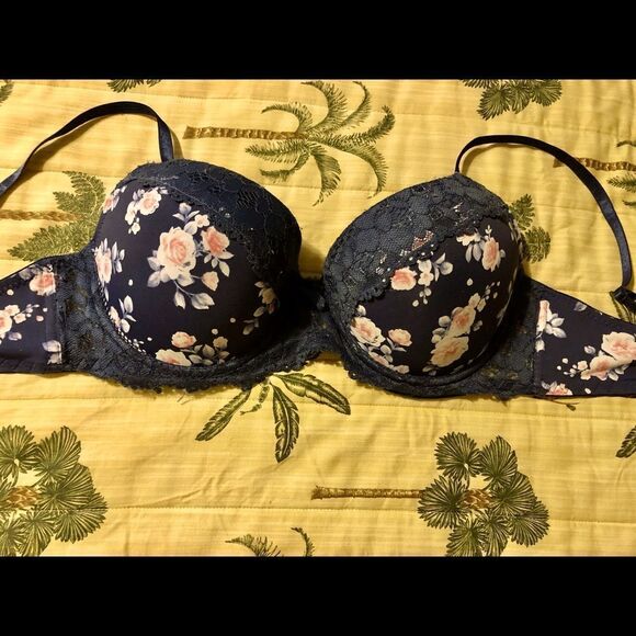 Beautiful bra by Laura Ashley size 36D - Picture 1 of 2